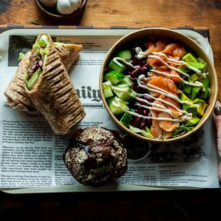 Тортила по избор 350гр. + Салата по избор 400гр. + Десерт 100гр.