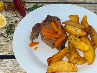 Свинско печено с картофи по селски (350г)-040051