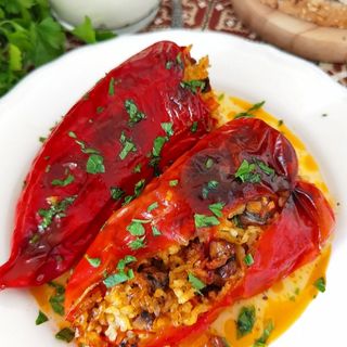 Пълнени чушки с ориз и кайма