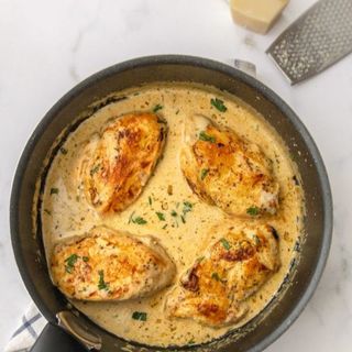 Пилешко филе с лимонено-сметанов сос