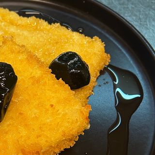 Паниран кашкавал със сладко от смокиня