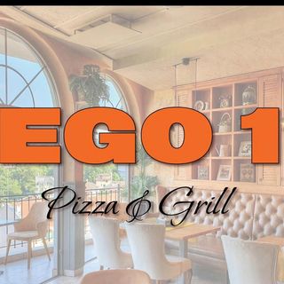 Свинско шарено месце с праз и леко сосче върху чабата и чорбаджийски чушлета и