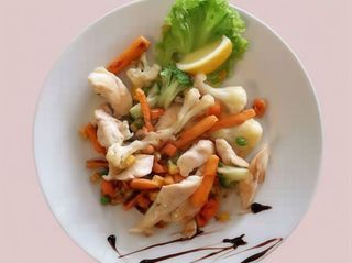 Пилешки филенца с ароматни зеленчуци(250г)