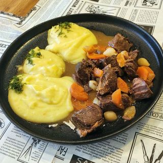 СВИНСКО СОЧНО ДЖОЛАНЧЕ С КАРТОФЕНО ПЮРЕНЦЕ – 350 Г