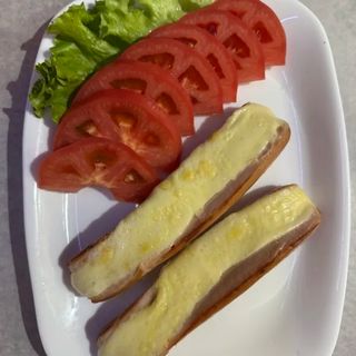 Кренвирши с кашкавал г-ра домати