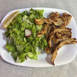 Пилешки филенца на скара с гарнитура зелена салата (ОБ)