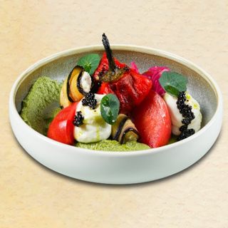 САЛАТА С ДОМАТИ И ПЕЧЕНИ ЧУШКИ