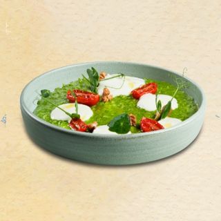 СПАНАЧЕНО РИЗОТО СЪС СТРАЧЕТЕЛА, ЧЕРИ ДОМАТИ И ОРЕХИ