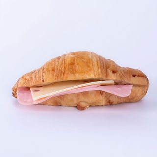 Кроасан с шунка и Ементал (95г)