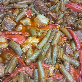 СВИНСКО СЪС ЗЕЛЕН ФАСУЛ (0,350гр)