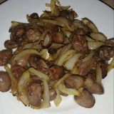 Пилешки сърца с лук