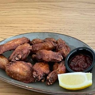 1 Пилешки крилца с BBQ сос 300 г