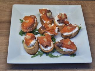 Брускети сьомга