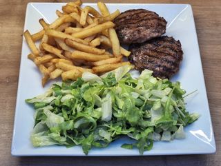 Телешки кюфтенца на скара