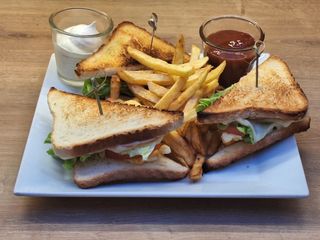 Клуб сандвич Пилешки