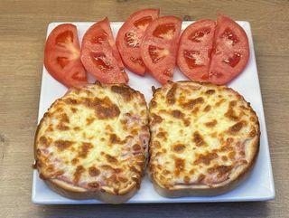 Сандвич с шунка и кашкавал 2 бр.