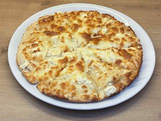 Комбинирана пърленка с кашкавал и сирене 26 см