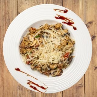 Ризото с гъби, сушени домати и пармезан