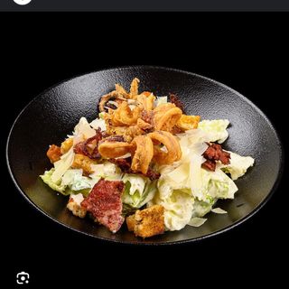 Салата Цезар с хрупкав калмар