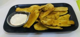 Тиквички по гръцки с чеснов сос