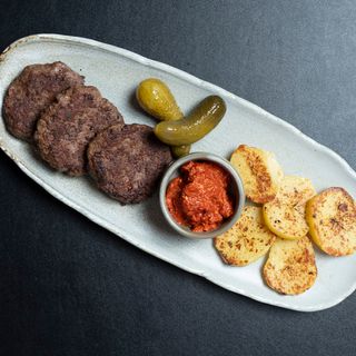 Телешки кюфтета с дип Мухамара (360г)