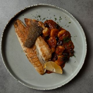 Лаврак филе на плоча с картофени ньоки (350г)