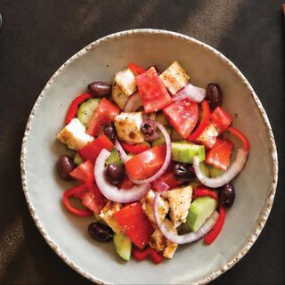 Гръцка салата с печено сирене (330г)