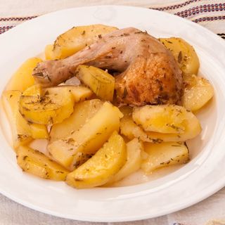 Пиле с картофи