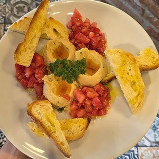 Хумус с конкасе от розови домати