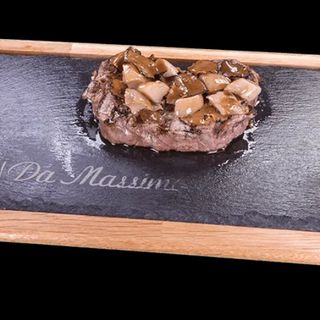 15.Италианско телешко бон-филе с черен трюфел от Валоне и манатарки (200г)