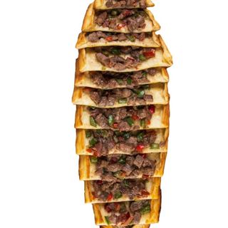 Пиде с телешка кайма с картоф и сос