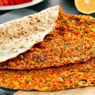 Лахмаджун с пилешки дюнер (400г)