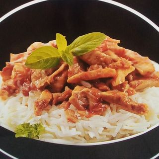 Голяма порция ориз с пилешки дюнер