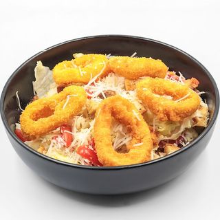 Салата Цезар с хрупкави калмари (300г)