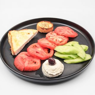 Салата с печено сирене (400г)