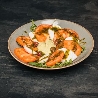 Капрезе с мус от авокадо