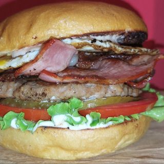 Чоризо бекон и яйце