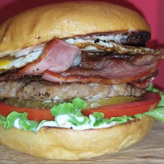 Конски Бургер Бекон и Яйце