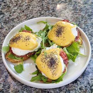 Яйца бенедикт