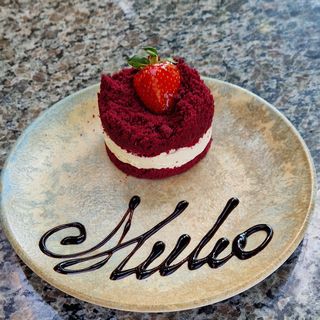 Лукс десерт "Червено кадифе"