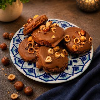 Овесени бисквити с какао и лешници