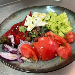 Традиционна салата (400г)