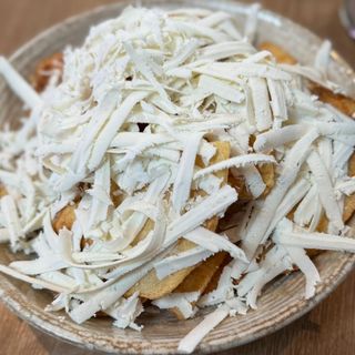 Пържени пресни картофи със сирене (300г)