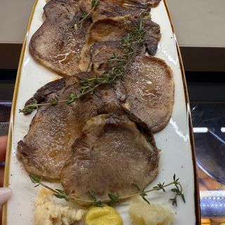 Телешки език в масло 