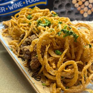 Хрупкави пилешки дробчета с лучени кръгчета (250г)