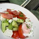 Салата с овче сирене и пъстърма