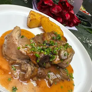 Свински джолан с манатарки и сос пепър