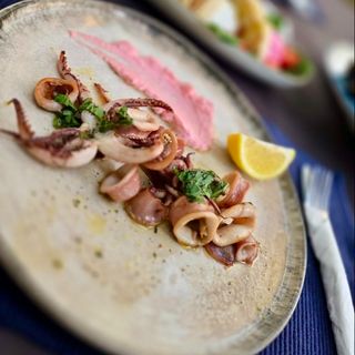 Калмари на тиган с лимонов дресинг