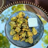 Панирани броколи с млечен сос