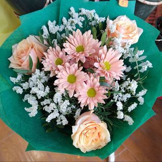 Букет с 3 рози и хризантеми